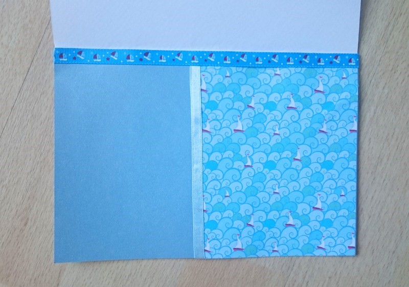 Franzi hat blaue Dekobänder aufgeklebt