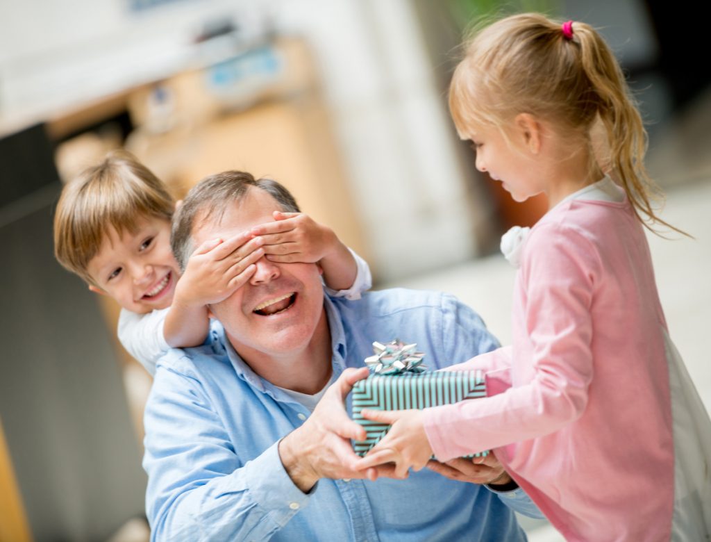 6 kreative Geschenkideen zum Vatertag – So machst du deinen Papa glücklich